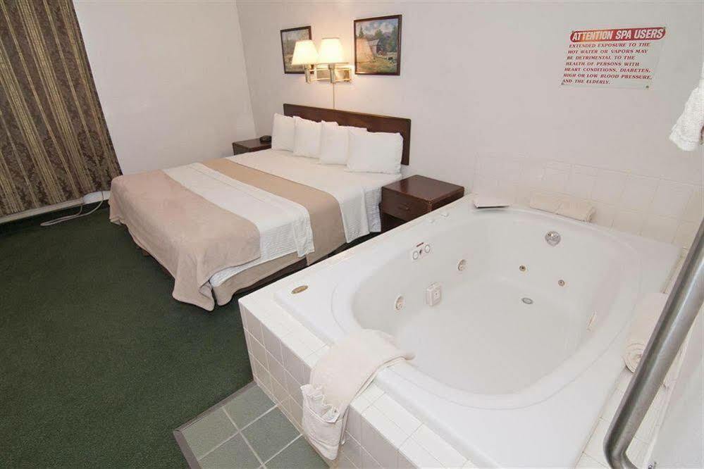 Americas Best Value Inn Zumbrota Экстерьер фото